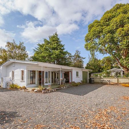 Lake Edge Cottage - Waitahanui Holiday Home Exteriör bild