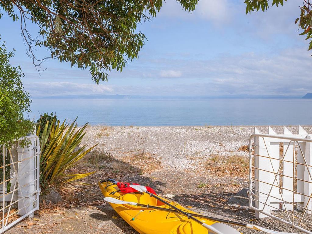 Lake Edge Cottage - Waitahanui Holiday Home Exteriör bild
