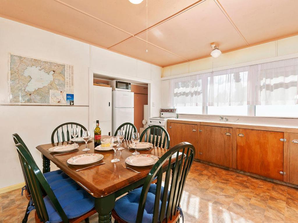 Lake Edge Cottage - Waitahanui Holiday Home Exteriör bild