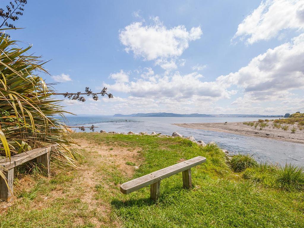 Lake Edge Cottage - Waitahanui Holiday Home Exteriör bild