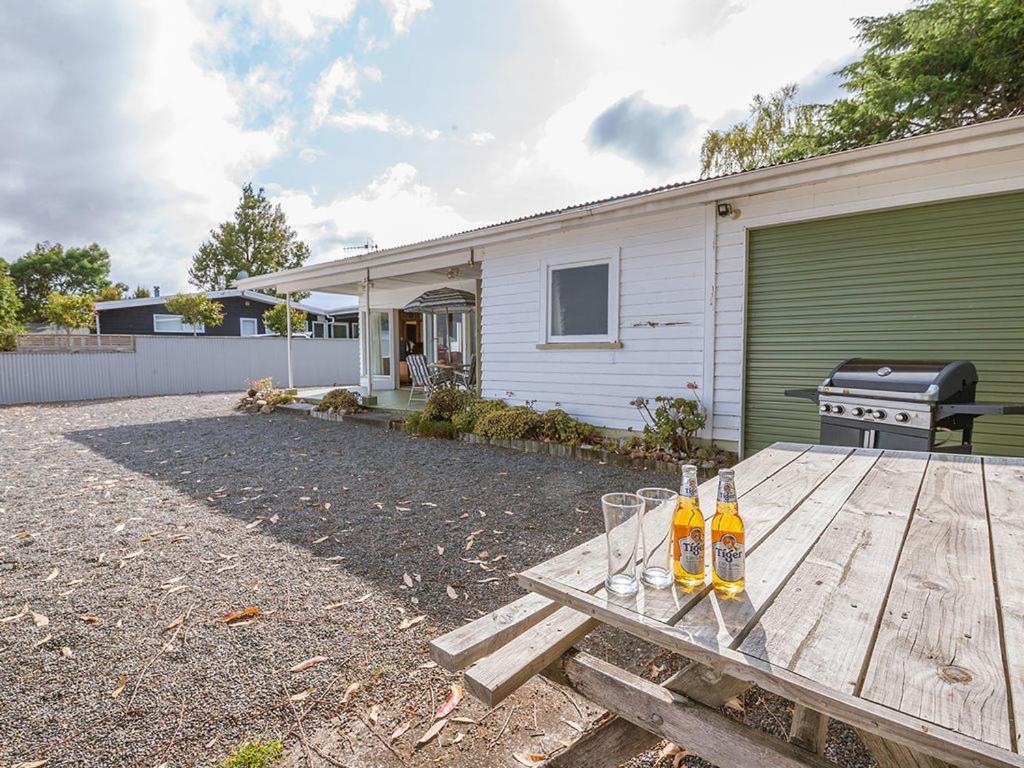 Lake Edge Cottage - Waitahanui Holiday Home Exteriör bild