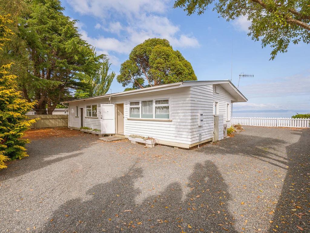 Lake Edge Cottage - Waitahanui Holiday Home Exteriör bild